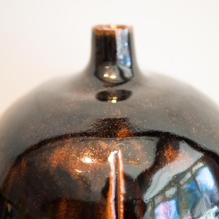 Seto and Mino Ware - Hori Toshiro - Iron glazed Jar - Detail